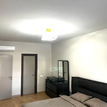 Family Luxury 3 Bedroom 1 Saloon Apartment *