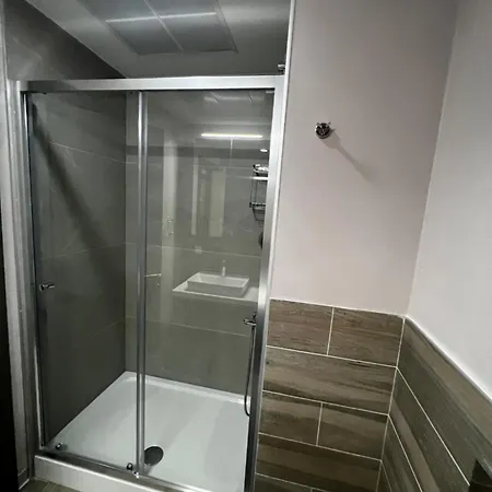 Apartment Family Luxury 3 Bedroom 1 Saloon